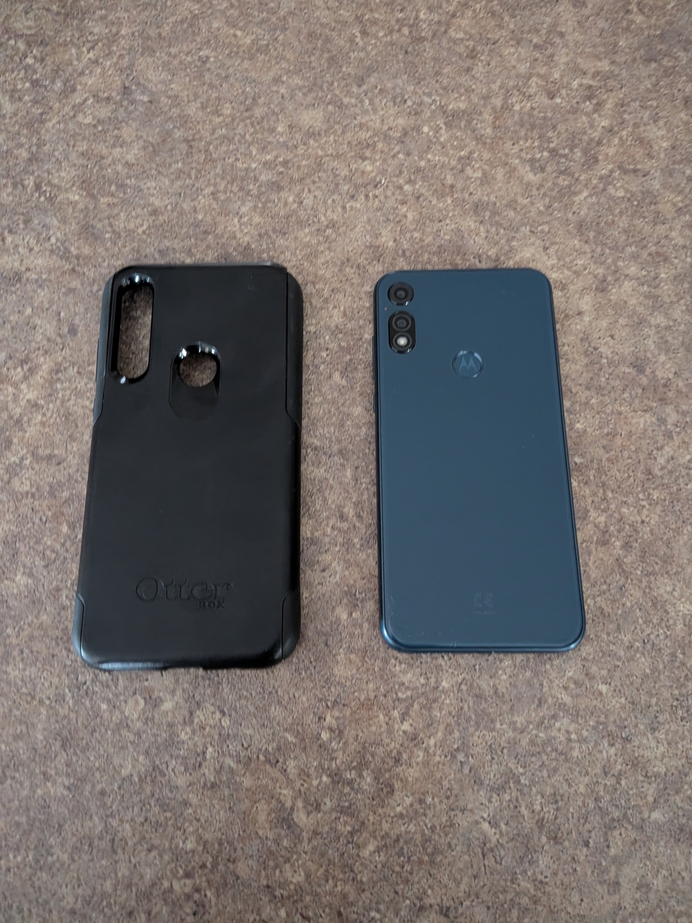 Motorola Moto E Blue Smartphone with Black OtterBox Case 32gb